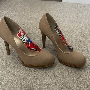 Fioni Tan/Floral Women’s Platform Pump Heels Size 9